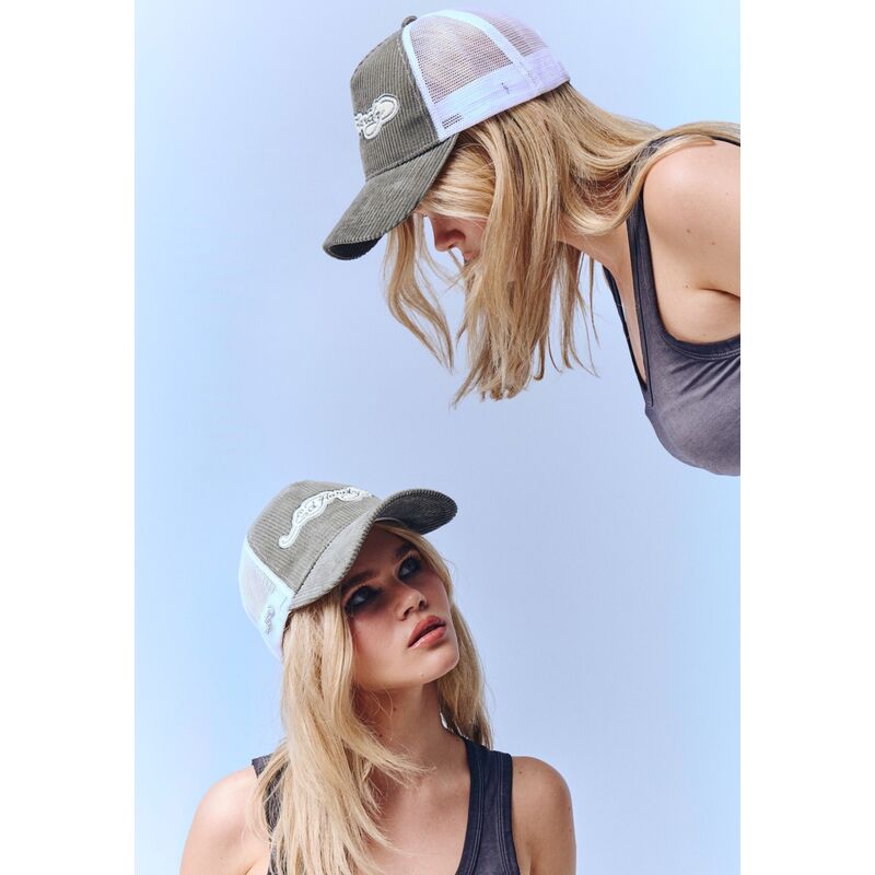casquette-trucker-verte-et-blanche-embroidery-applique-cord-ed-hardy