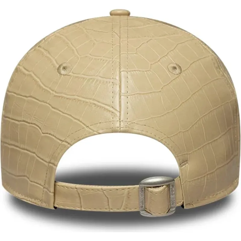casquette-courbee-beige-ajustable-pour-femme-avec-logo-beige-9forty-pu-pattern-new-york-yankees-mlb-new-era casquette-courbee-beige-ajustable-pour-femme-avec-logo-beige-9forty-pu-pattern-new-york-yankees-mlb-new-era