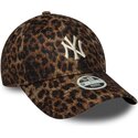 cappello-curvo-leopardato-cinghia-regolabile-9forty-leopard-cosy-dei-new-york-yankees-mlb-di-new-era
