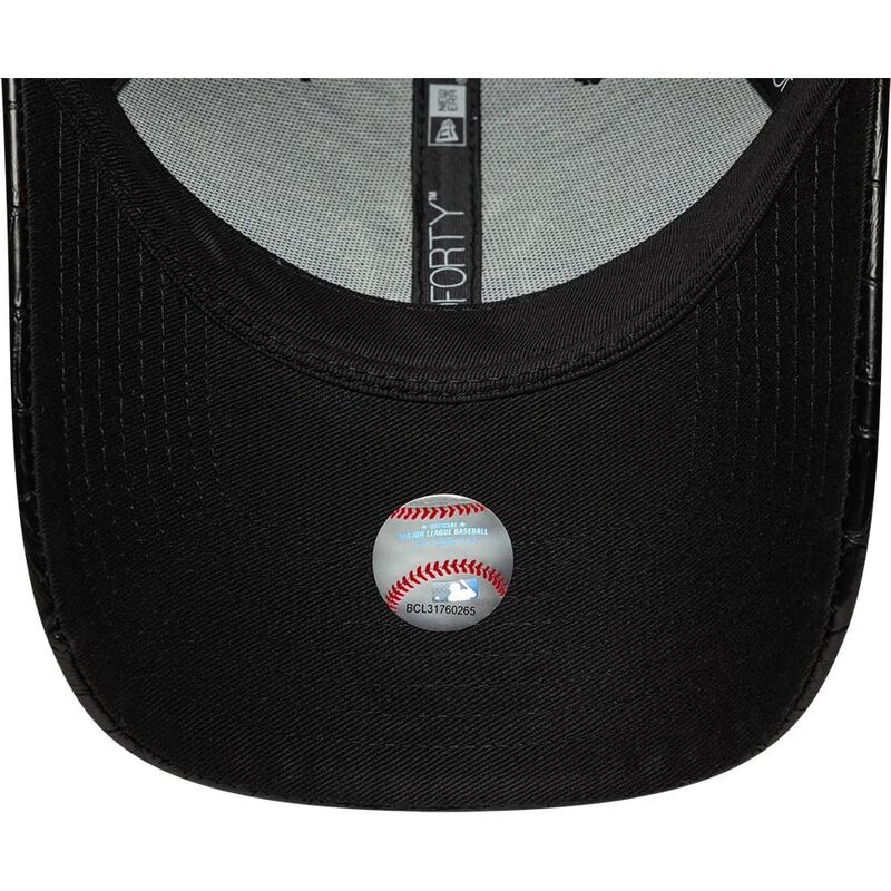 cappello-curvo-nero-cinghia-regolabile-9forty-pu-pattern-dei-new-york-yankees-mlb-di-new-era