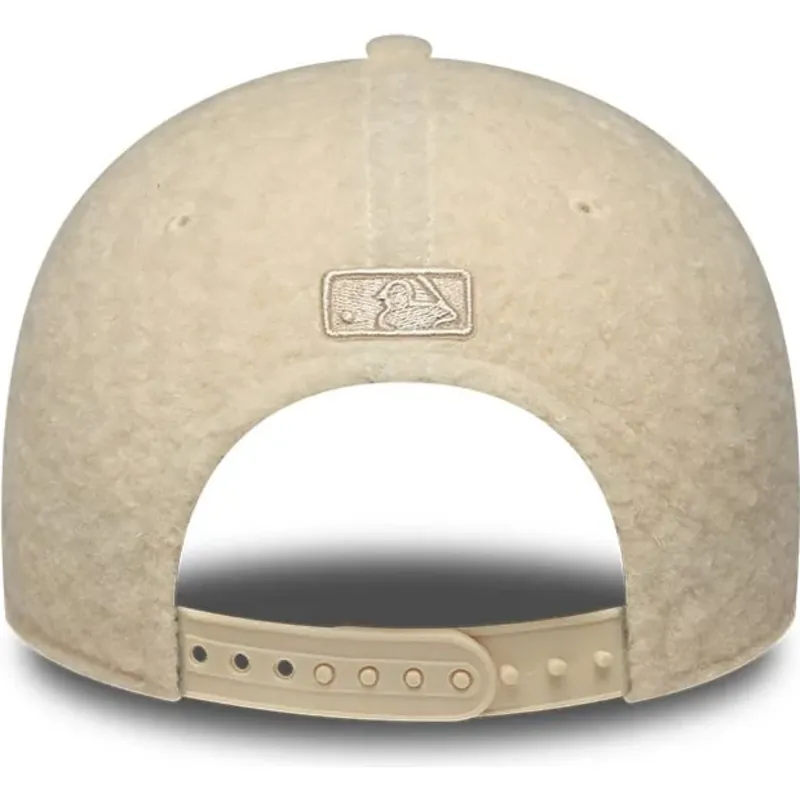 cappello-curvo-beige-snapback-9forty-m-crown-winter-borg-dei-los-angeles-dodgers-mlb-di-new-era cappello-curvo-beige-snapback-9forty-m-crown-winter-borg-dei-los-angeles-dodgers-mlb-di-new-era