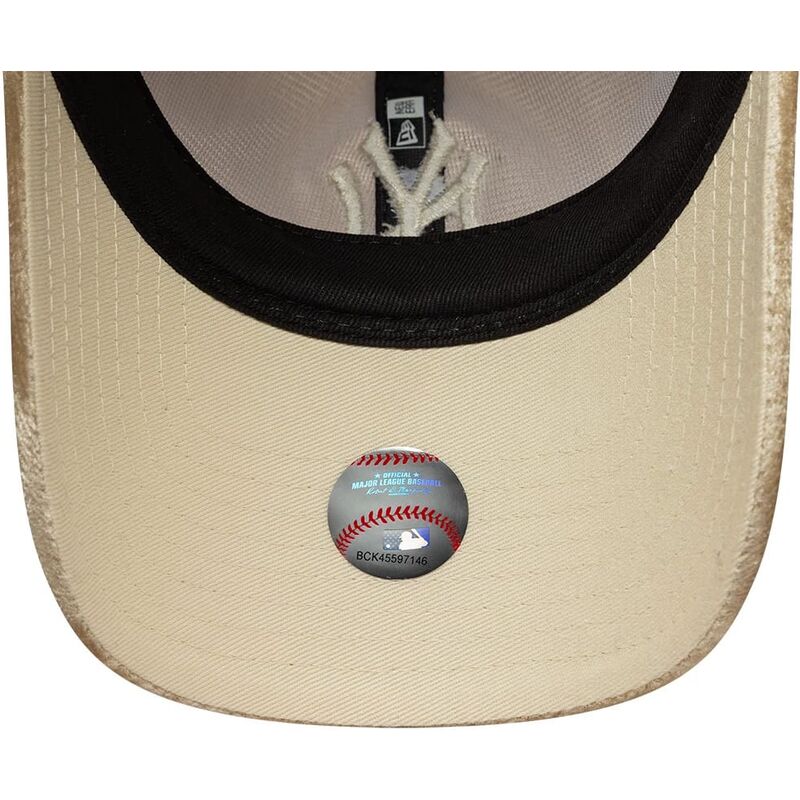 casquette-courbee-beige-ajustable-pour-femme-avec-logo-beige-9twenty-velour-new-york-yankees-mlb-new-era casquette-courbee-beige-ajustable-pour-femme-avec-logo-beige-9twenty-velour-new-york-yankees-mlb-new-era