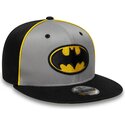 cappello-piatto-grigio-snapback-per-bambino-9fifty-piping-dei-batman-dc-comics-di-new-era