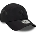cappello-curvo-nero-snapback-runner-tech-midi-dei-new-york-yankees-mlb-di-new-era