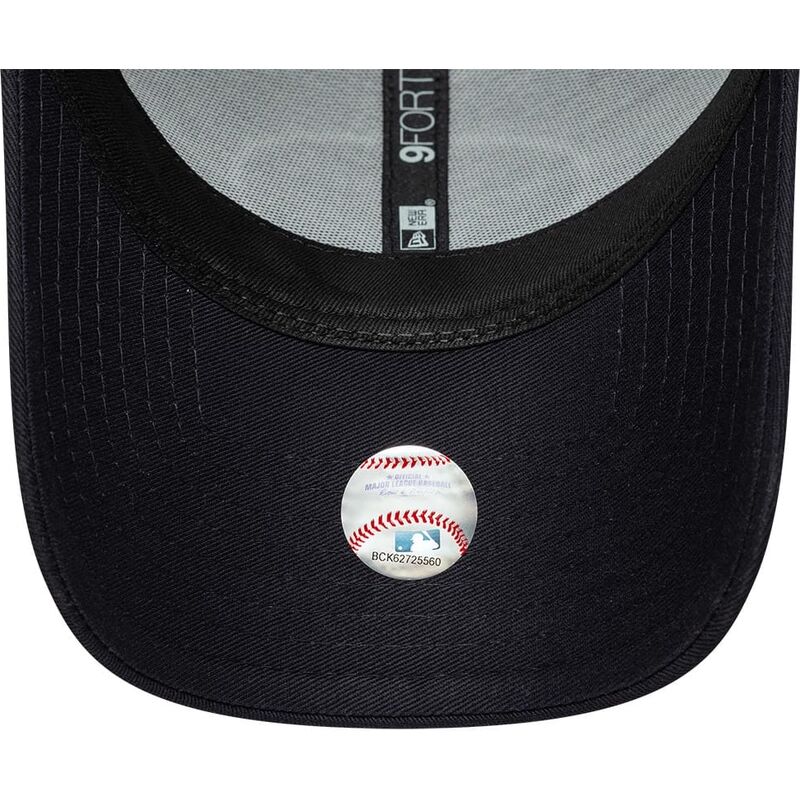 mutzen-gebogen-marineblau-verstellbares-band-9forty-patch-der-new-york-yankees-mlb-von-new-era