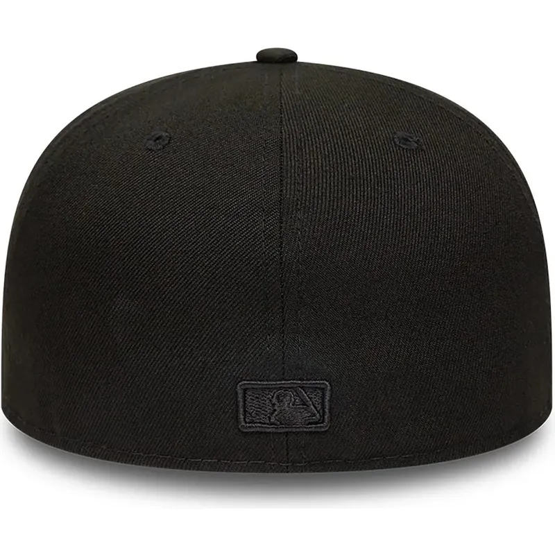 casquette-plate-noire-ajustee-avec-logo-noir-59fifty-chicago-white-sox-mlb-new-era casquette-plate-noire-ajustee-avec-logo-noir-59fifty-chicago-white-sox-mlb-new-era