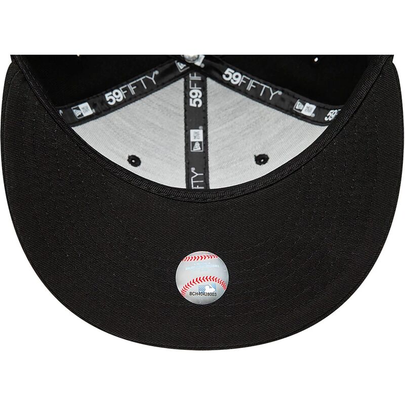 cappello-piatto-nero-aderente-59fifty-dei-chicago-white-sox-mlb-di-new-era cappello-piatto-nero-aderente-59fifty-dei-chicago-white-sox-mlb-di-new-era