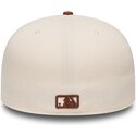 casquette-plate-marron-et-beige-ajustee-avec-logo-marron-59fifty-league-essential-new-york-yankees-mlb-new-era