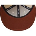 casquette-plate-marron-et-beige-ajustee-avec-logo-marron-59fifty-league-essential-new-york-yankees-mlb-new-era