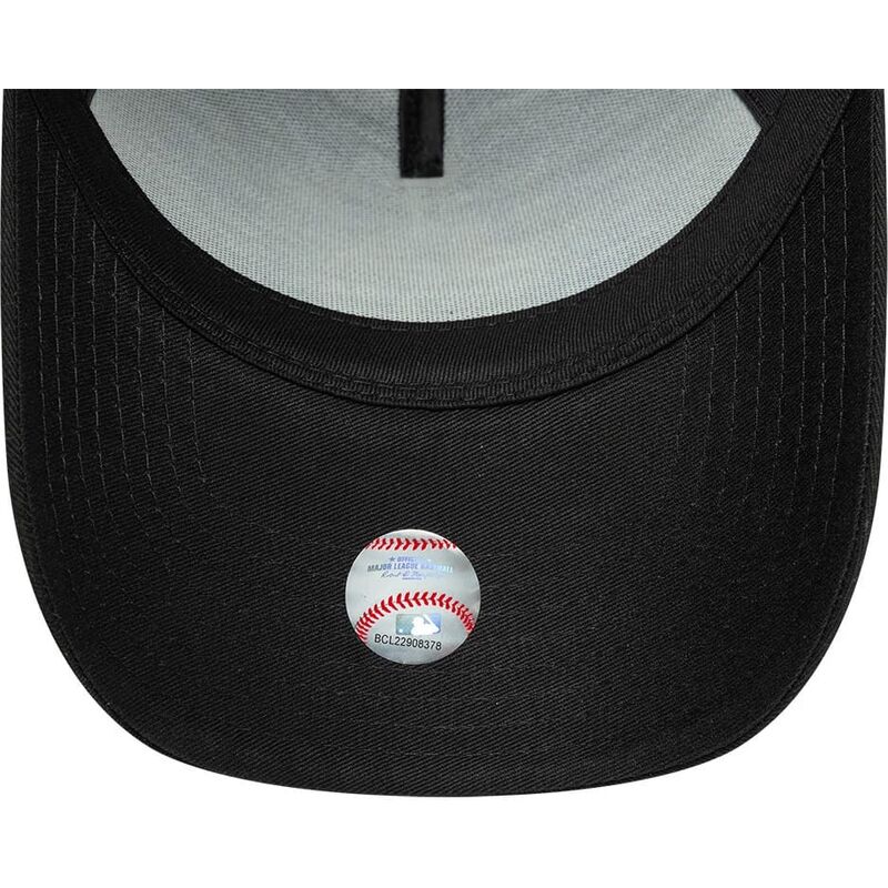 cappello-curvo-nero-snapback-dorado-e-frame-metallic-outline-dei-new-york-yankees-mlb-di-new-era