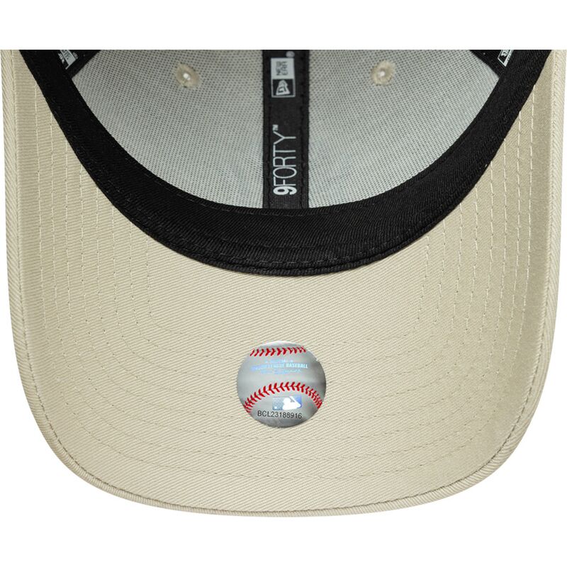 cappello-curvo-beige-cinghia-regolabile-9forty-league-essential-dei-new-york-yankees-mlb-di-new-era cappello-curvo-beige-cinghia-regolabile-9forty-league-essential-dei-new-york-yankees-mlb-di-new-era
