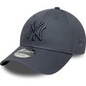 cappello-curvo-grigio-cinghia-regolabile-9forty-league-essential-dei-new-york-yankees-mlb-di-new-era