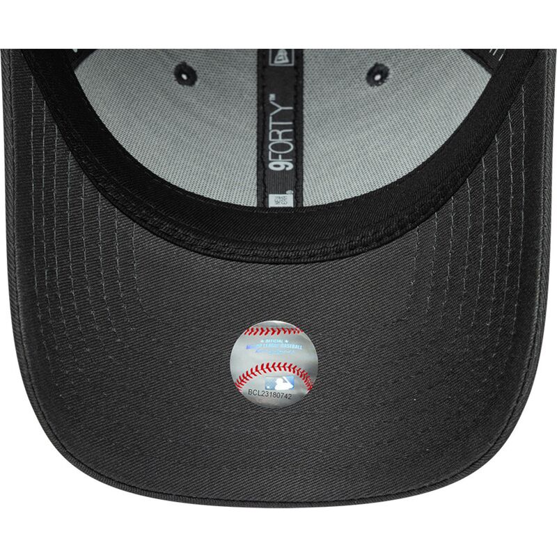 mutzen-gebogen-grau-verstellbares-band-9forty-metallic-outline-der-new-york-yankees-mlb-von-new-era mutzen-gebogen-grau-verstellbares-band-9forty-metallic-outline-der-new-york-yankees-mlb-von-new-era