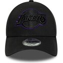 mutzen-gebogen-schwarz-verstellbares-band-9forty-outline-der-los-angeles-lakers-nba-von-new-era