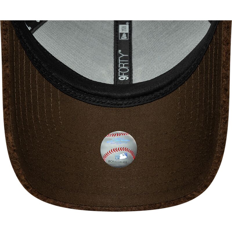 mutzen-gebogen-braun-snapback-9forty-winter-borg-der-new-york-yankees-mlb-von-new-era mutzen-gebogen-braun-snapback-9forty-winter-borg-der-new-york-yankees-mlb-von-new-era