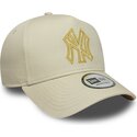 casquette-courbee-beige-snapback-avec-logo-dore-e-frame-metallic-outline-new-york-yankees-mlb-new-era