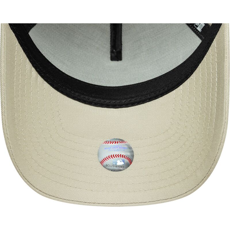 cappello-curvo-beige-snapback-dorado-e-frame-metallic-outline-dei-new-york-yankees-mlb-di-new-era