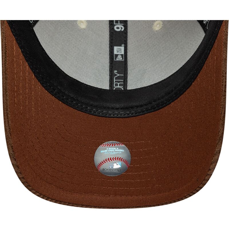 mutzen-gebogen-braun-verstellbares-band-9forty-m-crown-cord-der-new-york-yankees-mlb-von-new-era mutzen-gebogen-braun-verstellbares-band-9forty-m-crown-cord-der-new-york-yankees-mlb-von-new-era