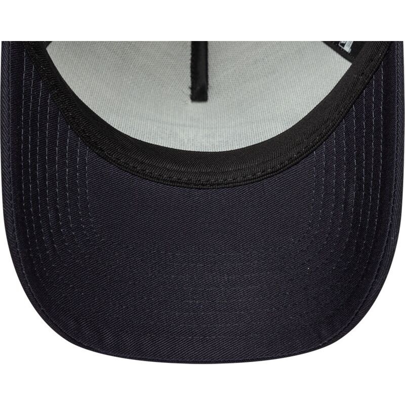 casquette-trucker-bleue-marine-et-beige-a-frame-oval-foam-patch-new-era