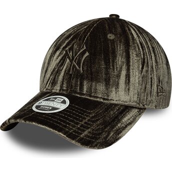 Cappello curvo verde cinghia regolabile 9TWENTY Velour dei New York Yankees MLB di New Era