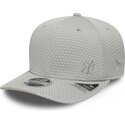 casquette-courbee-grise-snapback-avec-logo-grise-9seventy-stretch-snap-mesh-flawless-new-york-yankees-mlb-new-era