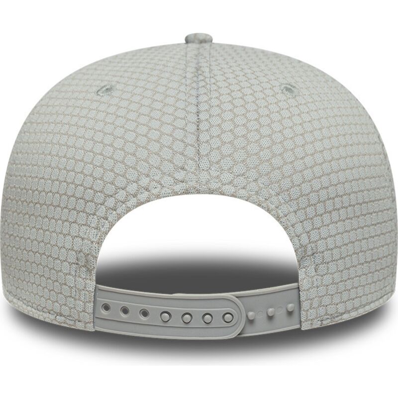 cappello-curvo-grigio-snapback-9seventy-stretch-snap-mesh-flawless-dei-new-york-yankees-mlb-di-new-era cappello-curvo-grigio-snapback-9seventy-stretch-snap-mesh-flawless-dei-new-york-yankees-mlb-di-new-era