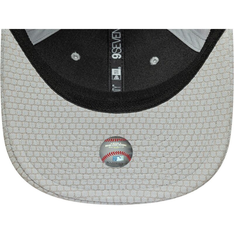 cappello-curvo-grigio-snapback-9seventy-stretch-snap-mesh-flawless-dei-new-york-yankees-mlb-di-new-era cappello-curvo-grigio-snapback-9seventy-stretch-snap-mesh-flawless-dei-new-york-yankees-mlb-di-new-era
