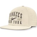mutzen-flach-beige-angepasst-dri-fit-true-structured-aero-bill-der-new-york-yankees-mlb-von-nike