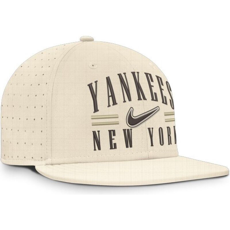 cappello-piatto-beige-aderente-dri-fit-true-structured-aero-bill-dei-new-york-yankees-mlb-di-nike cappello-piatto-beige-aderente-dri-fit-true-structured-aero-bill-dei-new-york-yankees-mlb-di-nike