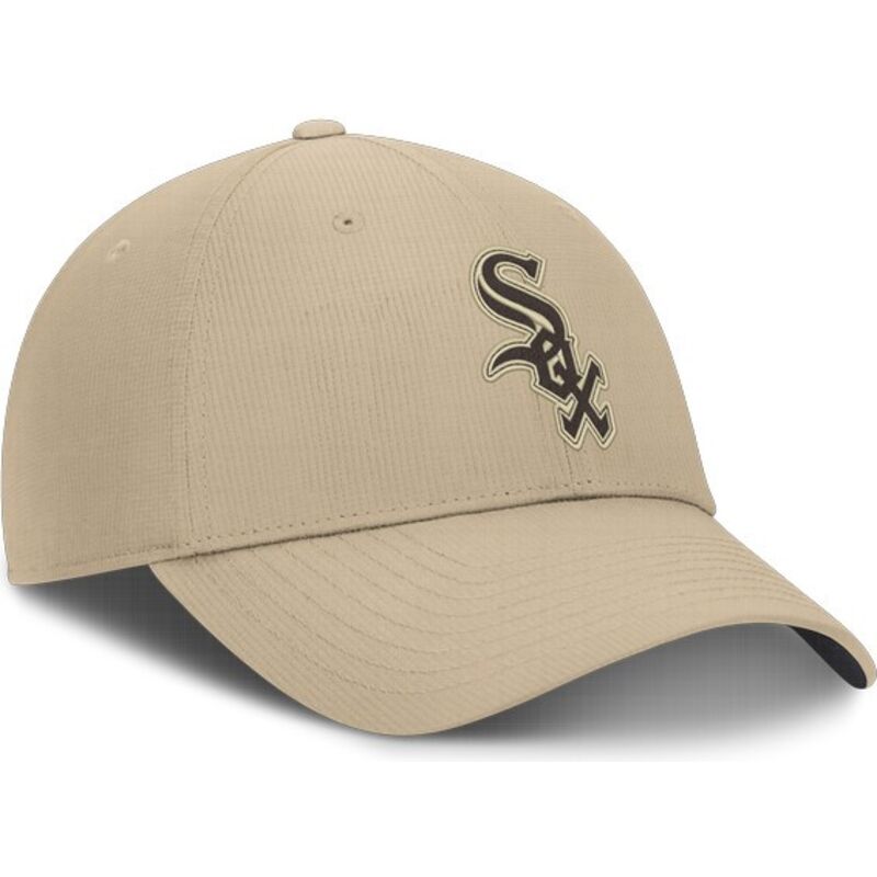 cappello-curvo-beige-cinghia-regolabile-club-structured-uv-poly-ripstop-dei-chicago-white-sox-mlb-di-nike cappello-curvo-beige-cinghia-regolabile-club-structured-uv-poly-ripstop-dei-chicago-white-sox-mlb-di-nike
