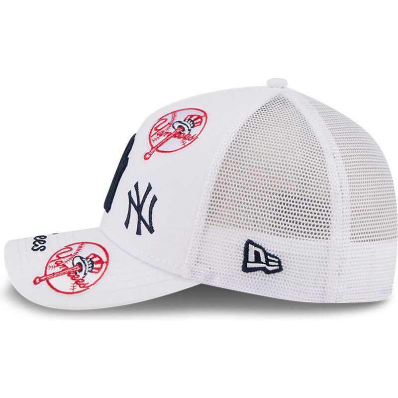 mutzen-gebogen-weiss-snapback-9forty-m-crown-a-frame-all-over-der-new-york-yankees-mlb-von-new-era