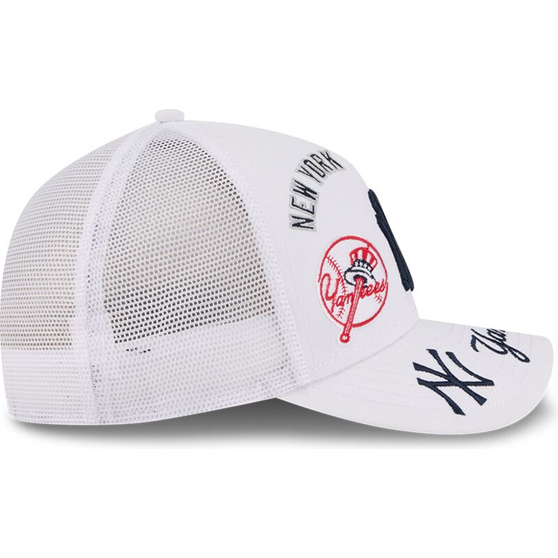 cappello-curvo-bianco-snapback-9forty-m-crown-a-frame-all-over-dei-new-york-yankees-mlb-di-new-era cappello-curvo-bianco-snapback-9forty-m-crown-a-frame-all-over-dei-new-york-yankees-mlb-di-new-era