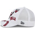 cappello-curvo-bianco-snapback-9forty-m-crown-a-frame-all-over-dei-chicago-bulls-nba-di-new-era