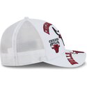 cappello-curvo-bianco-snapback-9forty-m-crown-a-frame-all-over-dei-chicago-bulls-nba-di-new-era
