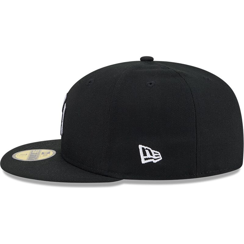 cappello-piatto-nero-aderente-59fifty-rhinestone-badge-dei-new-york-yankees-mlb-di-new-era