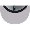 casquette-plate-noire-ajustee-avec-logo-grise-59fifty-side-script-new-york-yankees-mlb-new-era