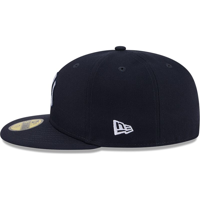 cappello-piatto-blu-marino-aderente-59fifty-rhinestone-badge-dei-new-york-yankees-mlb-di-new-era cappello-piatto-blu-marino-aderente-59fifty-rhinestone-badge-dei-new-york-yankees-mlb-di-new-era
