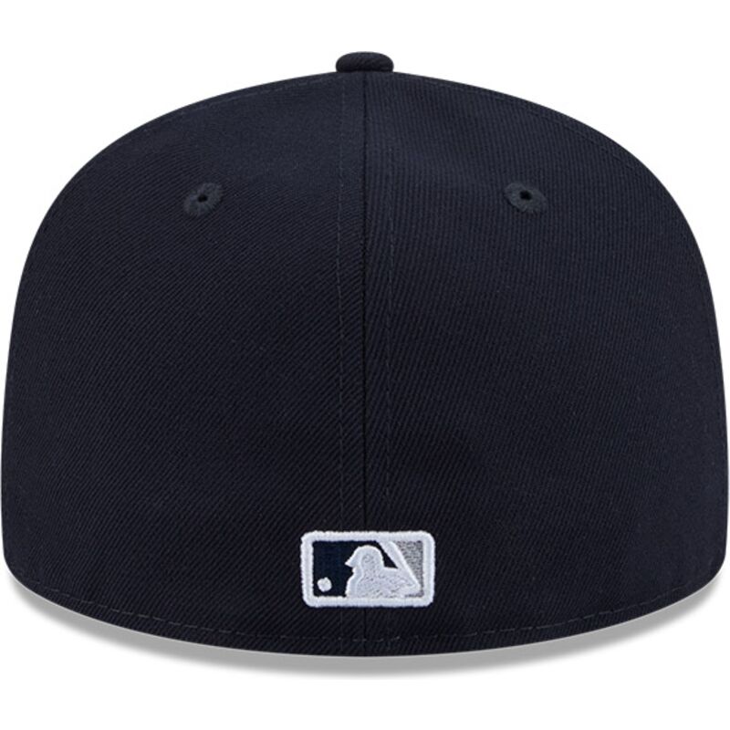 cappello-piatto-blu-marino-aderente-59fifty-rhinestone-badge-dei-new-york-yankees-mlb-di-new-era cappello-piatto-blu-marino-aderente-59fifty-rhinestone-badge-dei-new-york-yankees-mlb-di-new-era