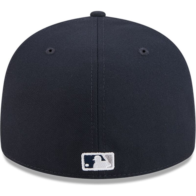 cappello-curvo-blu-marino-aderente-59fifty-pin-na-lifestyle-f1-dei-new-york-yankees-mlb-di-new-era