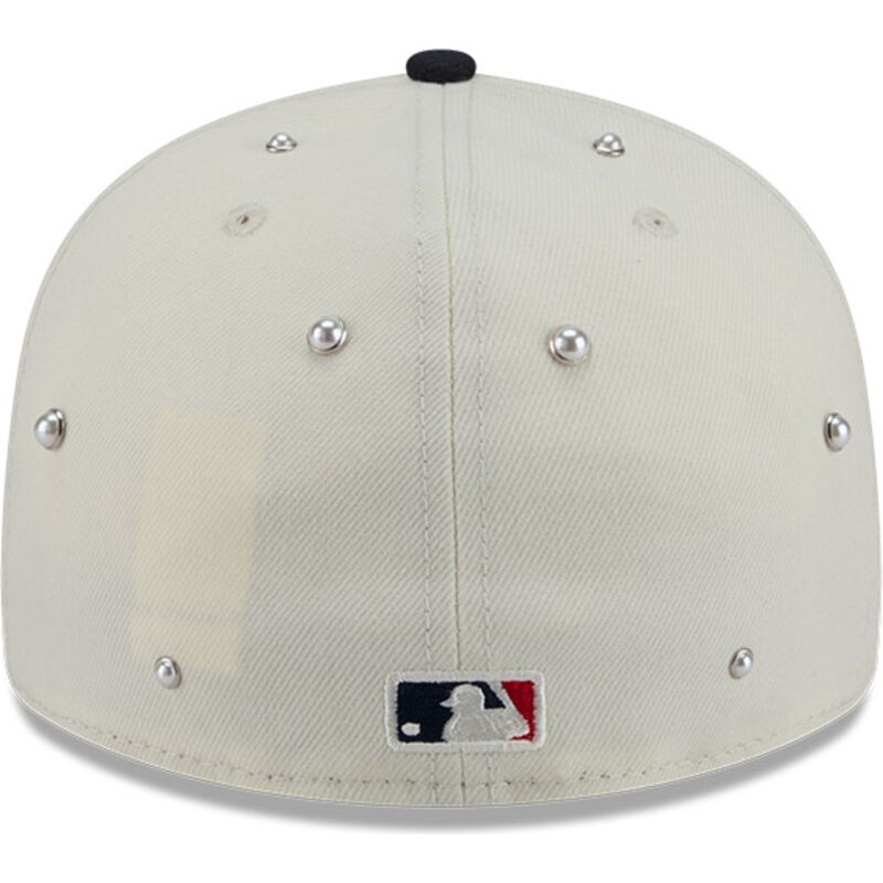casquette-courbee-beige-et-bleue-marine-ajustee-59fifty-beads-na-lifestyle-f1-atlanta-braves-mlb-new-era casquette-courbee-beige-et-bleue-marine-ajustee-59fifty-beads-na-lifestyle-f1-atlanta-braves-mlb-new-era