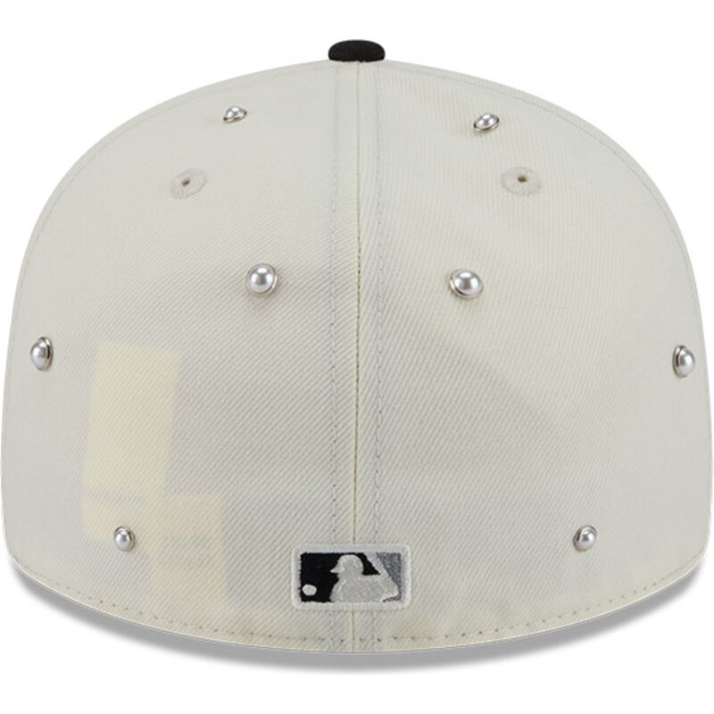 cappello-curvo-beige-aderente-59fifty-beads-na-lifestyle-f1-dei-chicago-white-sox-mlb-di-new-era cappello-curvo-beige-aderente-59fifty-beads-na-lifestyle-f1-dei-chicago-white-sox-mlb-di-new-era