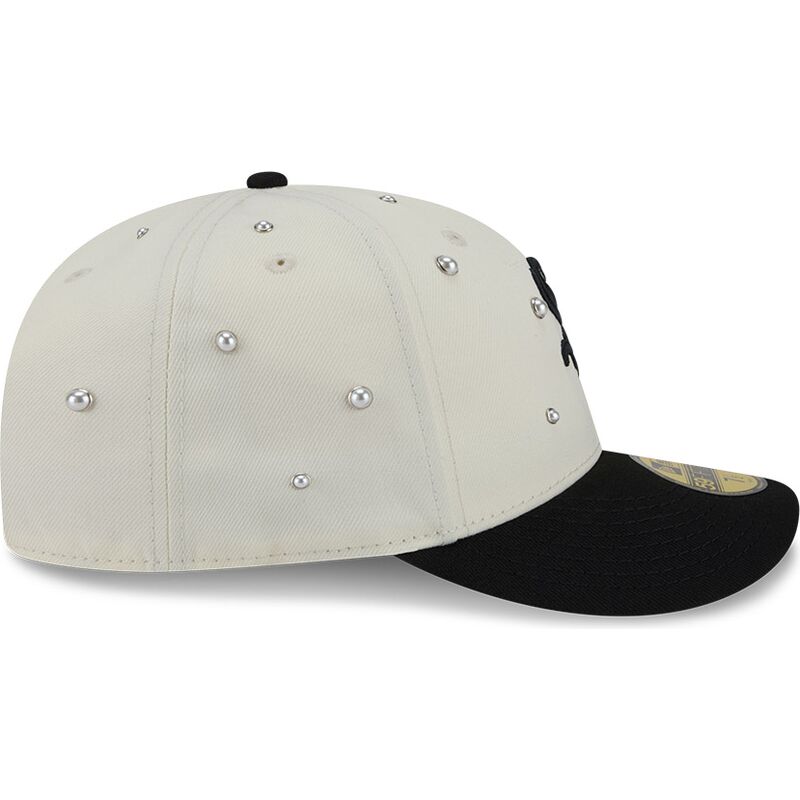 casquette-courbee-beige-et-noire-ajustee-59fifty-beads-na-lifestyle-f1-chicago-white-sox-mlb-new-era casquette-courbee-beige-et-noire-ajustee-59fifty-beads-na-lifestyle-f1-chicago-white-sox-mlb-new-era