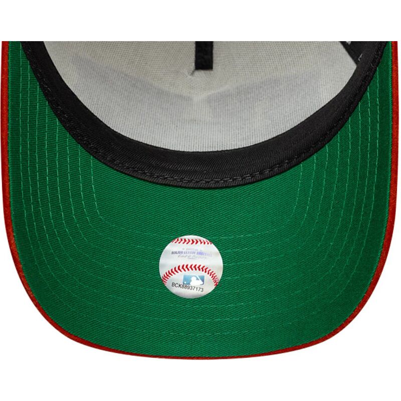 casquette-courbee-beige-et-marron-snapback-e-frame-wordmark-suede-new-york-yankees-mlb-new-era