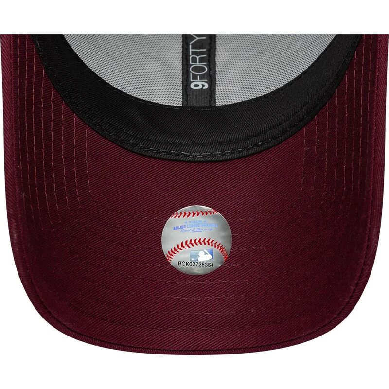 cappello-curvo-rosso-cinghia-regolabile-rosa-9forty-metallic-dei-new-york-yankees-mlb-di-new-era