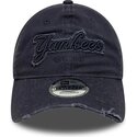 mutzen-gebogen-marineblau-verstellbares-band-9twenty-distress-wordmark-der-new-york-yankees-mlb-von-new-era