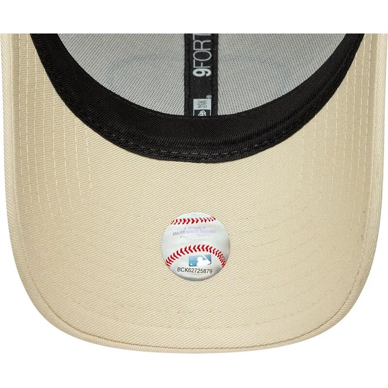 mutzen-gebogen-creme-verstellbares-band-9forty-patch-der-los-angeles-dodgers-mlb-von-new-era