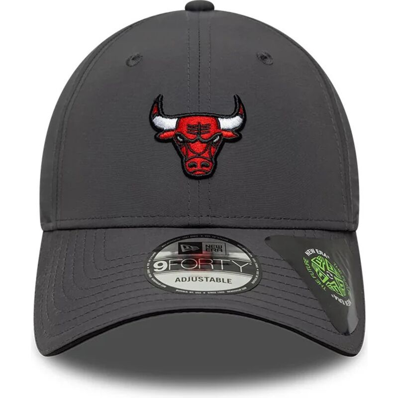 cappello-curvo-grigio-cinghia-regolabile-9forty-recycled-dei-chicago-bulls-nba-di-new-era cappello-curvo-grigio-cinghia-regolabile-9forty-recycled-dei-chicago-bulls-nba-di-new-era