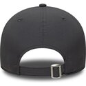 cappello-curvo-grigio-cinghia-regolabile-9forty-recycled-dei-chicago-bulls-nba-di-new-era