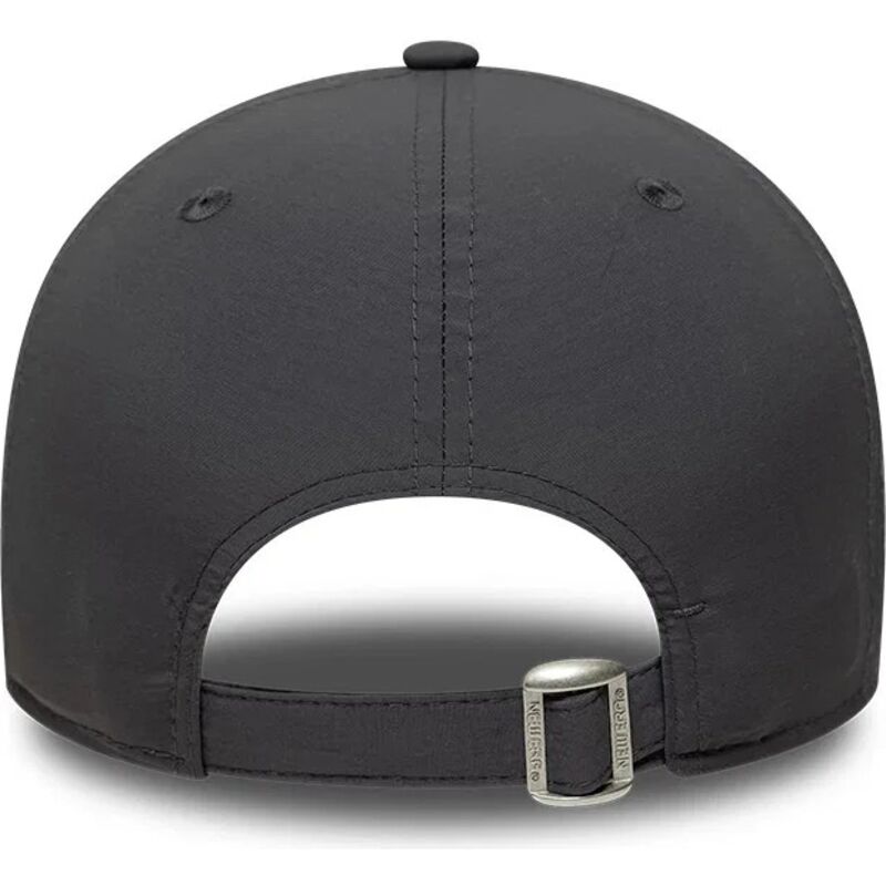 cappello-curvo-grigio-cinghia-regolabile-9forty-recycled-dei-chicago-bulls-nba-di-new-era cappello-curvo-grigio-cinghia-regolabile-9forty-recycled-dei-chicago-bulls-nba-di-new-era