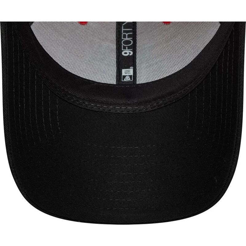 casquette-courbee-rouge-et-noire-ajustable-9forty-contrast-manchester-united-football-club-premier-league-new-era